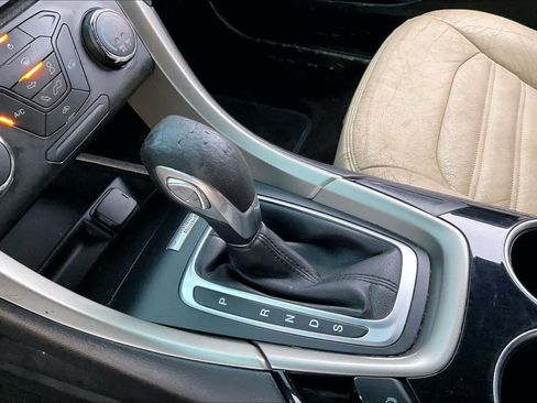 Used 2014 Ford Fusion SE FWD image 16