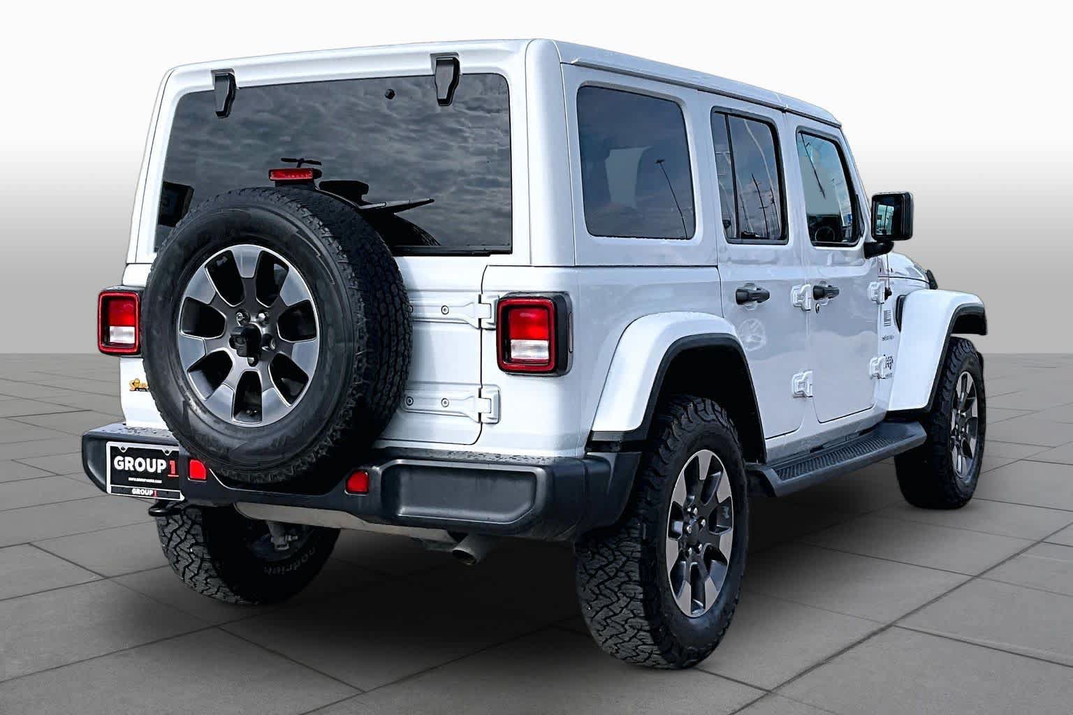 Used 2018 Jeep Wrangler Unlimited Sahara AWD/4WD image 12
