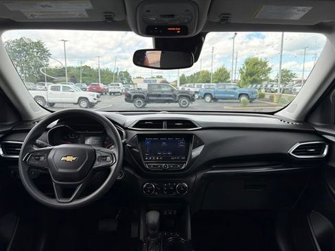 Used 2023 Chevrolet TrailBlazer LT w/ Convenience Package AWD/4WD image 12