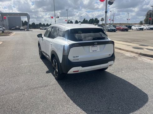 New 2025 Nissan Kicks SR image 9