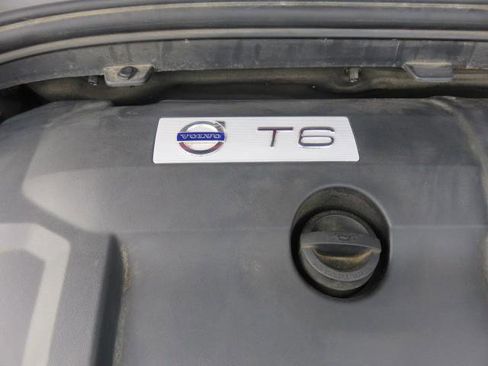 Used 2015 Volvo XC60 T6 R-Design image 40