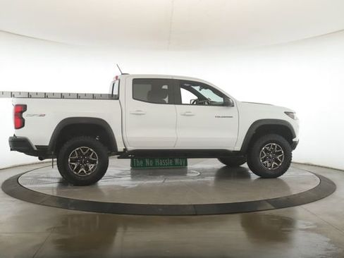 Used 2025 Chevrolet Colorado ZR2 w/ Technology Package image 6