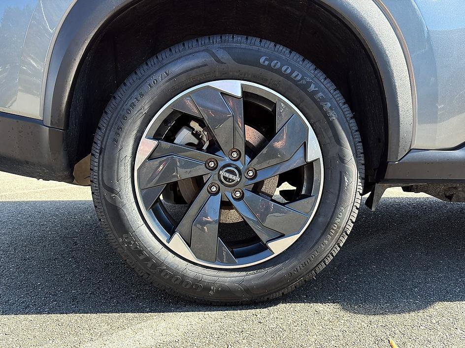 Certified 2025 Nissan Rogue SV AWD/4WD image 11