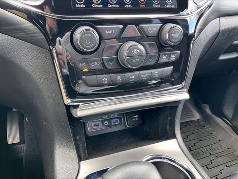 Used 2021 Jeep Grand Cherokee Laredo X AWD/4WD image 25