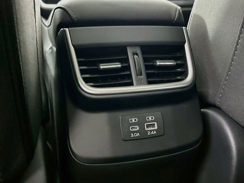 Used 2025 Subaru Outback Premium AWD/4WD image 13