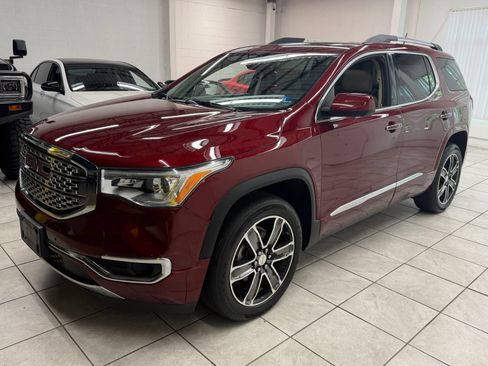 Used 2017 GMC Acadia Denali w/ Technology Package FWD image 3
