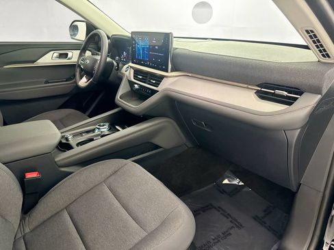 Used 2025 Ford Explorer Active AWD/4WD image 28