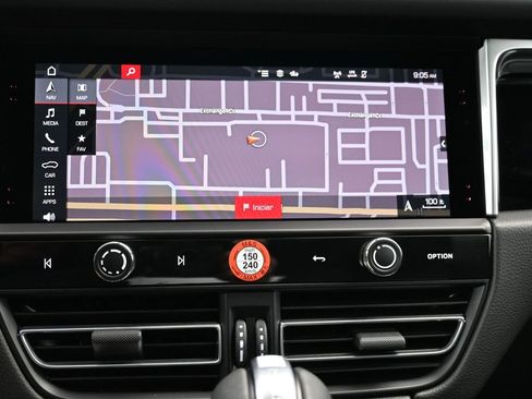 Used 2025 Porsche Macan image 10