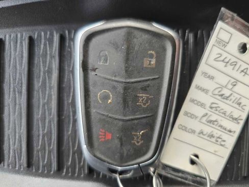Used 2019 Cadillac Escalade ESV Platinum image 22