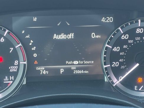 Used 2025 Toyota Highlander LE FWD image 39