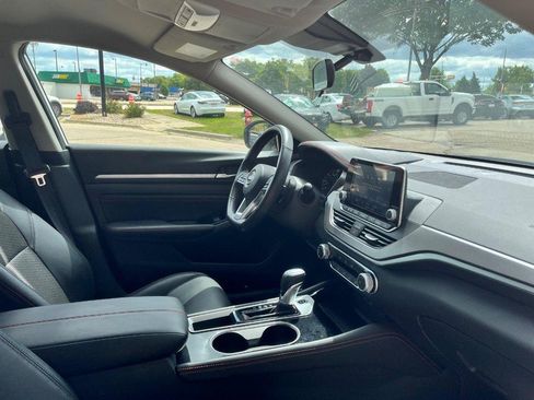 Used 2023 Nissan Altima 2.5 SR FWD image 13