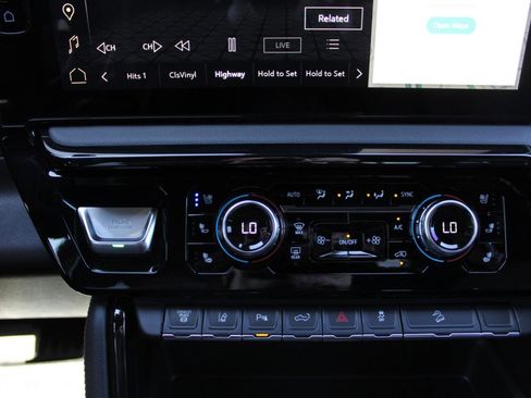 Used 2025 GMC Sierra 2500 AT4 w/ AT4 Premium Plus Package image 49