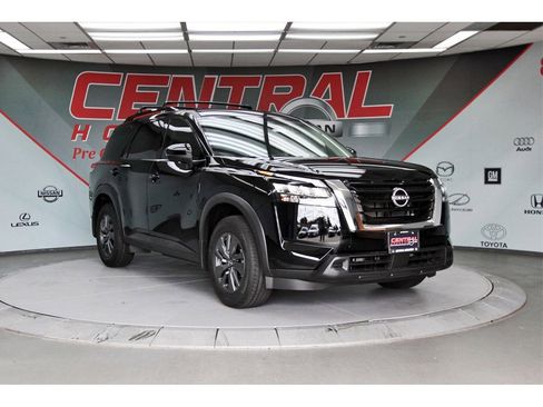 New 2025 Nissan Pathfinder SV image 1