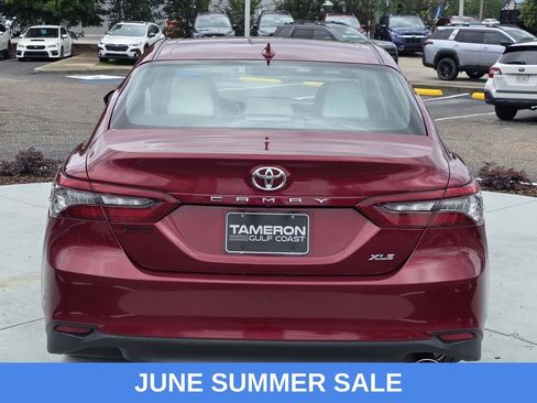Used 2021 Toyota Camry XLE FWD image 3