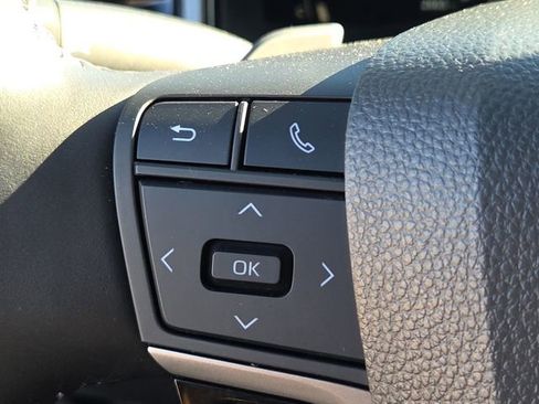 Used 2025 Toyota Camry SE FWD image 29