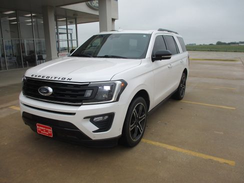 Used 2019 Ford Expedition Limited w/ Equipment Group 303A RWD image 2