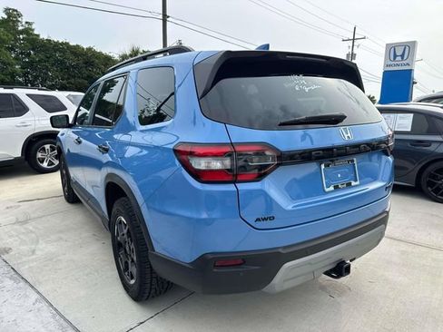 Certified 2025 Honda Pilot TrailSport image 5