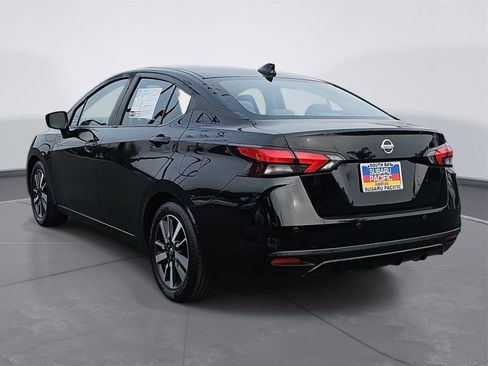Used 2021 Nissan Versa SV image 5