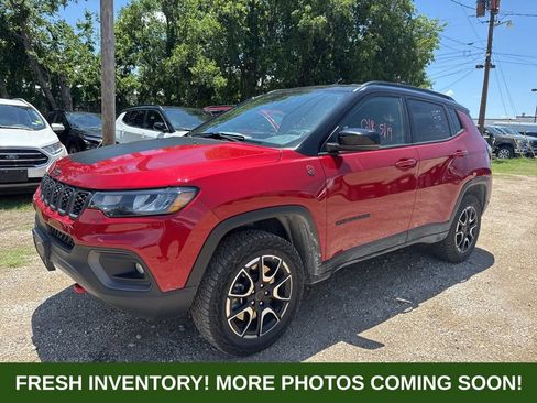 Used 2025 Jeep Compass Trailhawk AWD/4WD image 5