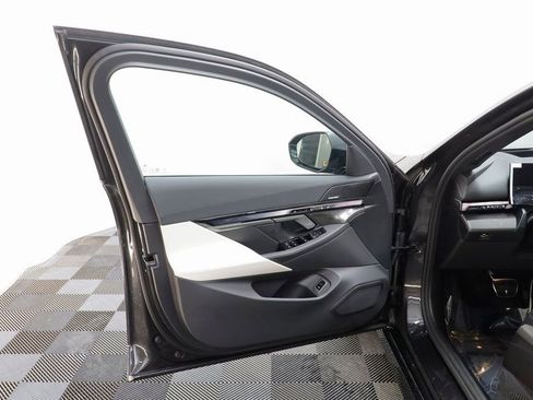 New 2026 BMW 550e xDrive w/ Executive Package image 5