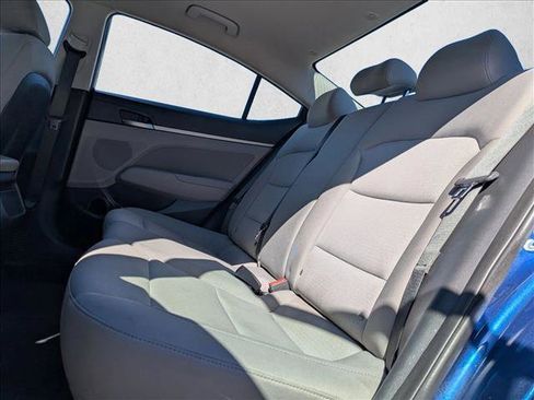 Used 2017 Hyundai Elantra SE image 19