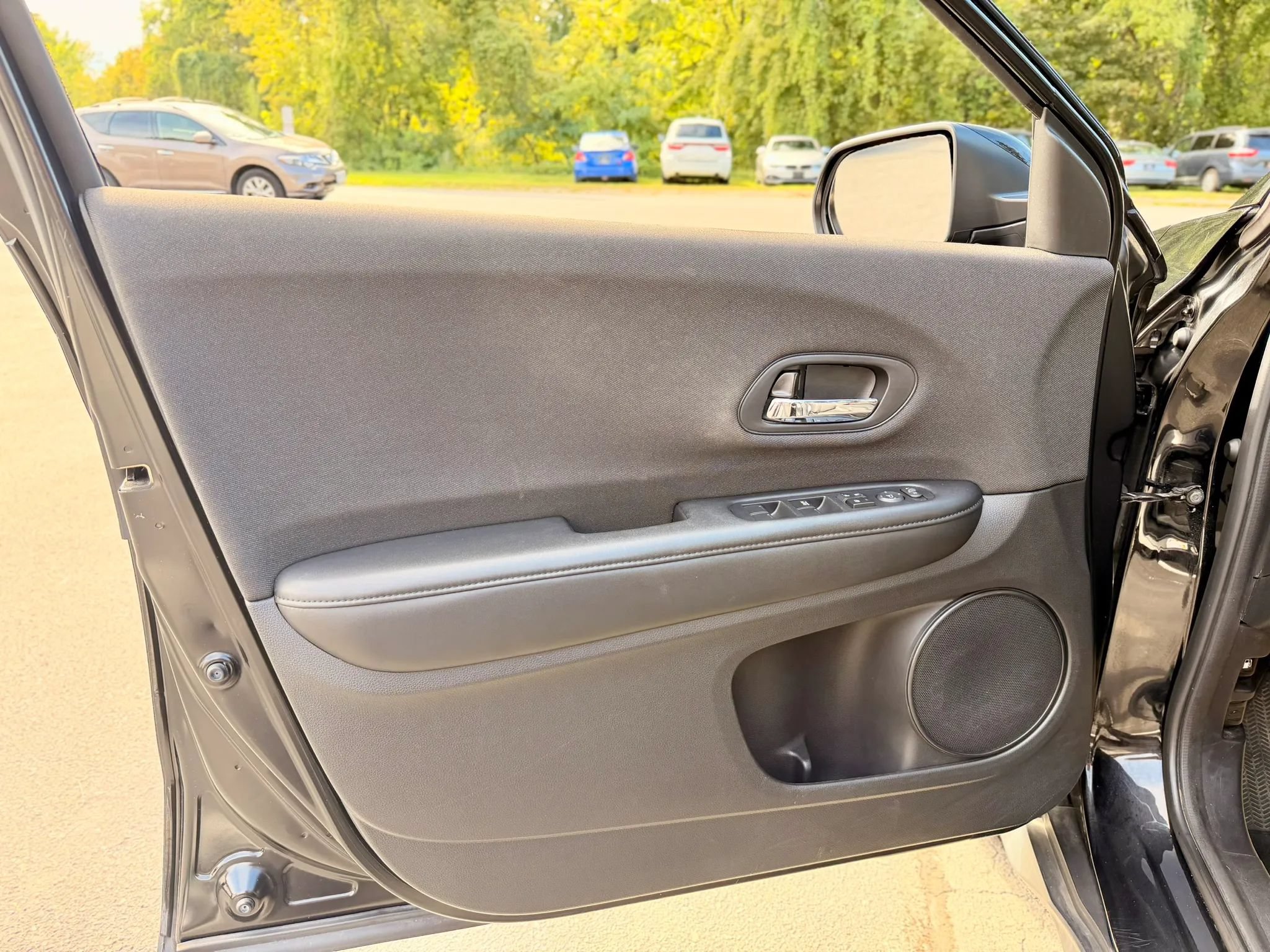 Used 2019 Honda HR-V LX image 11