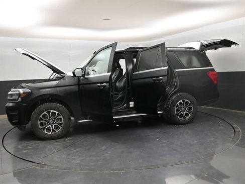 Used 2024 Ford Expedition XLT image 35