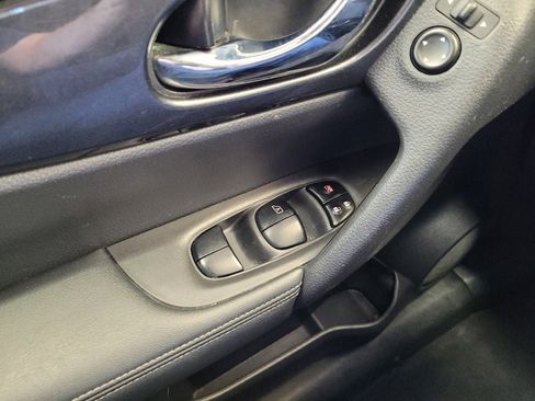 Used 2020 Nissan Rogue SV AWD/4WD image 27