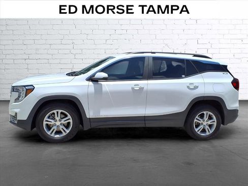 Used 2022 GMC Terrain SLE w/ Driver Convenience Package FWD image 2