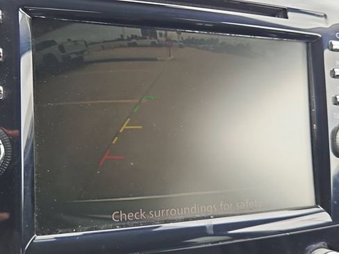 Used 2023 Nissan Murano SV AWD/4WD image 2