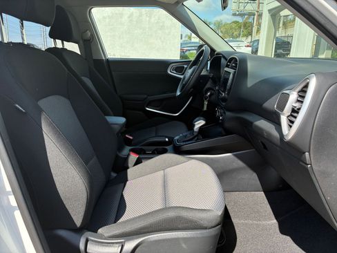 Used 2025 Kia Soul LX w/ LX Technology Package image 34