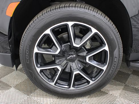Used 2021 Chevrolet Tahoe RST w/ Luxury Package AWD/4WD image 38
