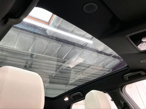 Used 2023 Land Rover Discovery Sport SE image 24