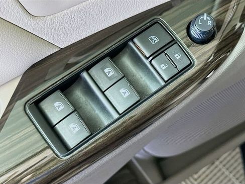 Used 2017 Toyota Sienna XLE w/ XLE Navigation Package image 21