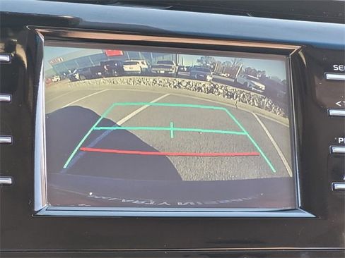 Used 2018 Toyota Camry LE image 22