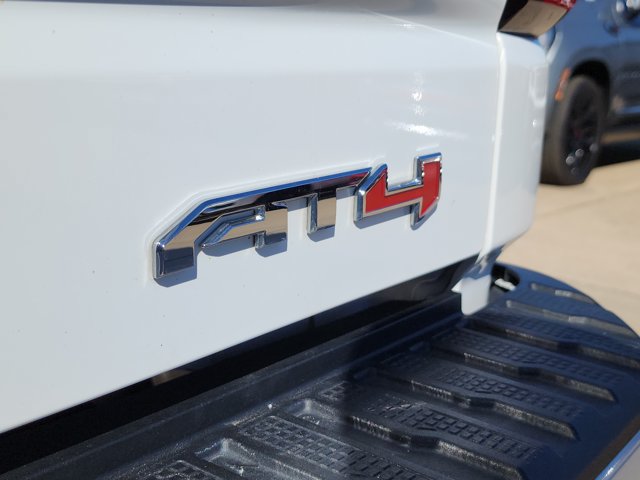 Used 2023 GMC Sierra 1500 AT4 w/ AT4 Premium Package AWD/4WD image 5