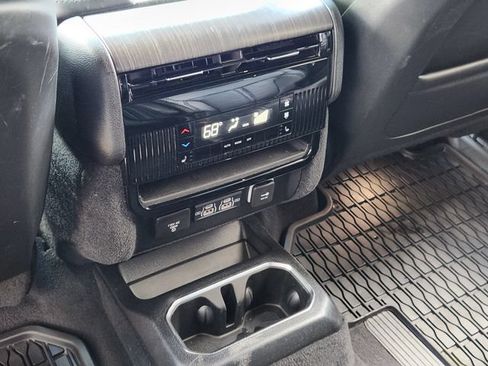 Certified 2024 Jeep Wagoneer Series III AWD/4WD image 28