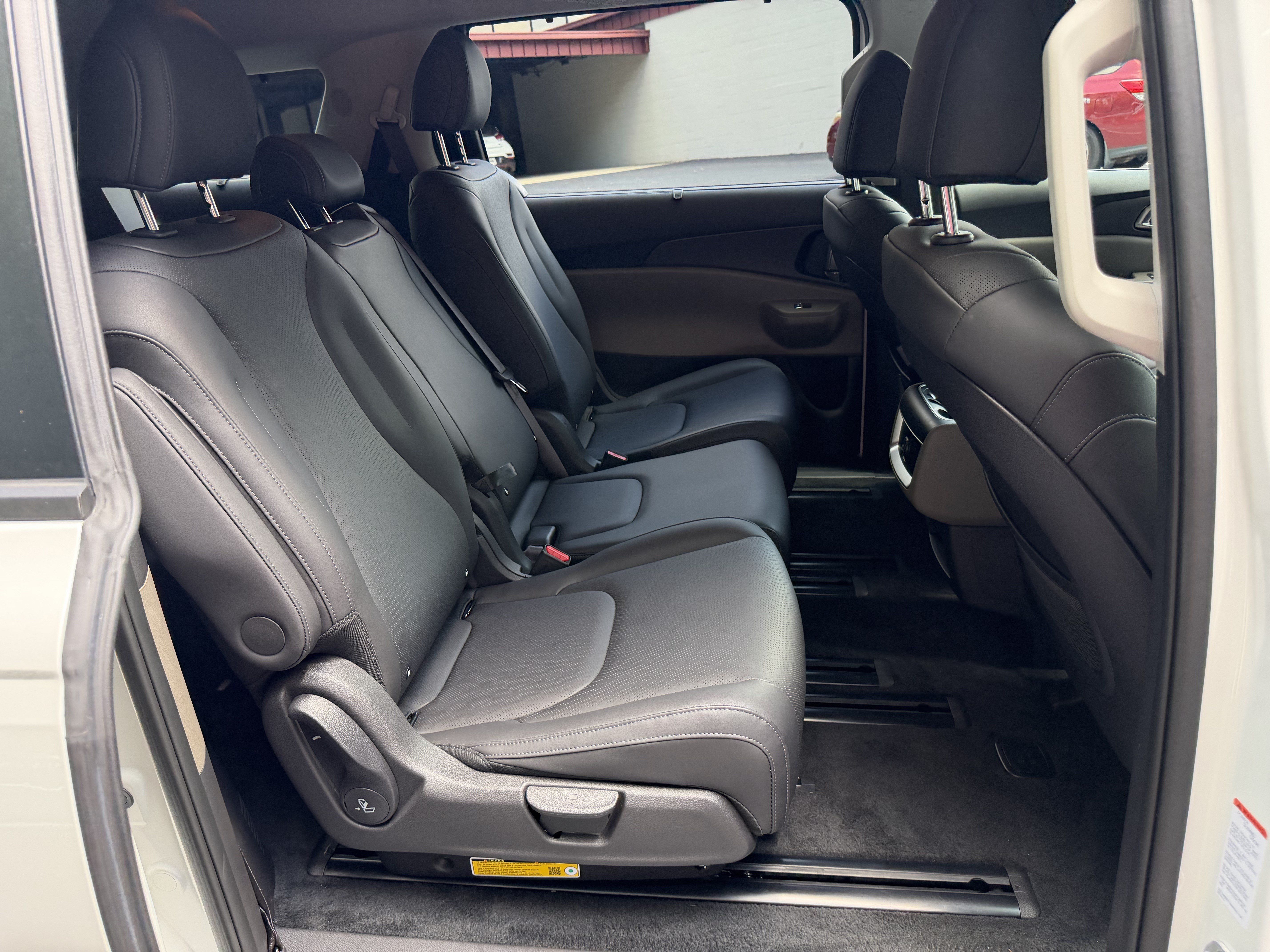 Certified 2026 Kia Carnival EX FWD image 15