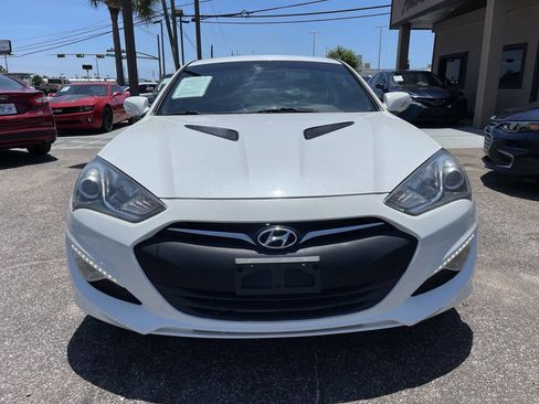 Used 2013 Hyundai Genesis 3.8 RWD image 2