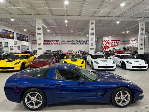 Used 2004 Chevrolet Corvette Coupe w/ Preferred Equipment Group RWD image 5