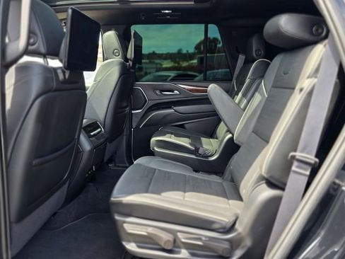 Used 2023 Cadillac Escalade Premium Luxury image 16
