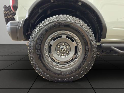 Used 2024 Ford Bronco Everglades image 16