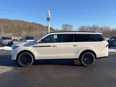 New 2025 Lincoln Navigator L Reserve w/ Jet Appearance Package image 9