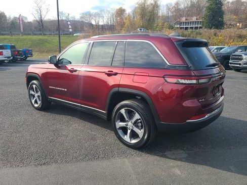 New 2025 Jeep Grand Cherokee Limited w/ Luxury Tech Group II image 3