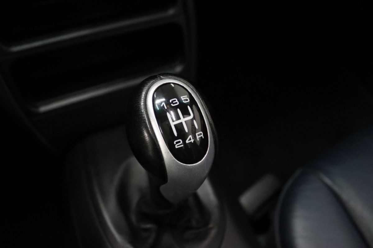 Used 2004 Porsche Boxster RWD image 21