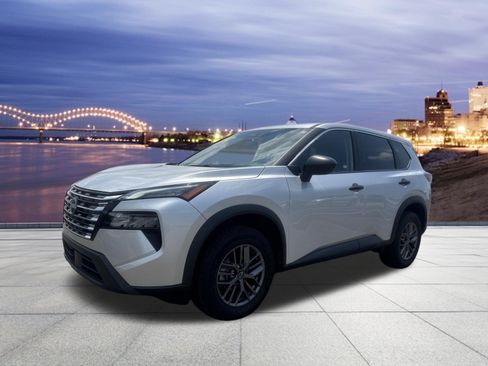 Used 2024 Nissan Rogue S FWD image 1