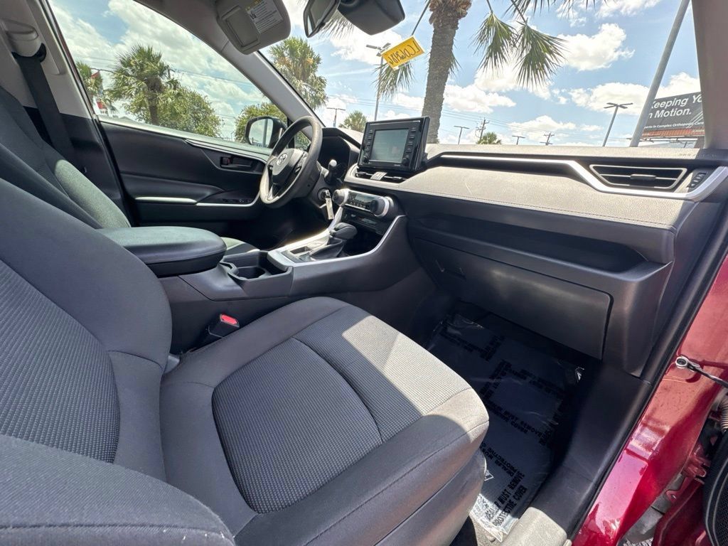 Used 2020 Toyota RAV4 LE FWD image 23