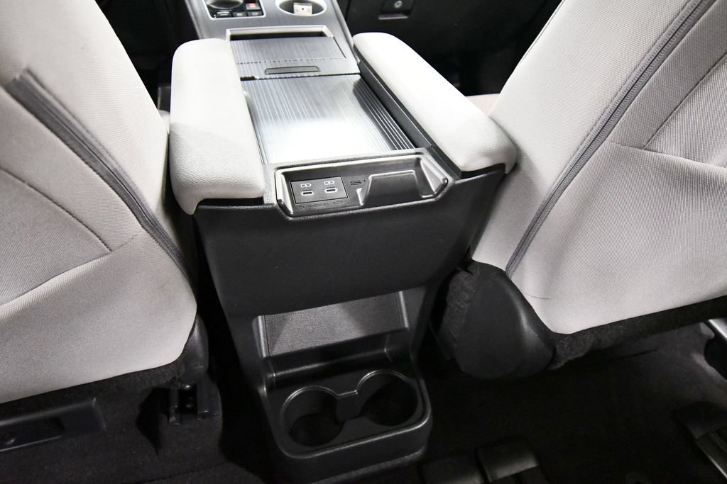 Used 2025 Toyota Sienna LE AWD/4WD image 16