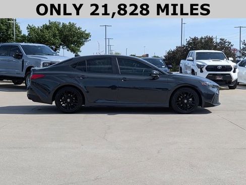 Used 2025 Toyota Camry SE w/ Convenience Package FWD image 4