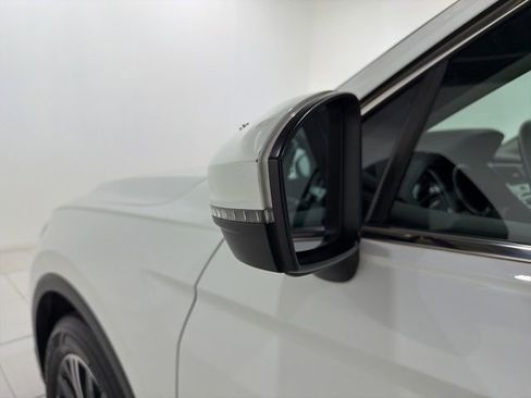 Used 2018 Volkswagen Tiguan SEL w/ 3rd Row Seat Package AWD/4WD image 9
